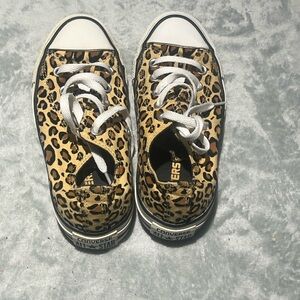 Converse start Taylor all star leopard print  low top Size 6